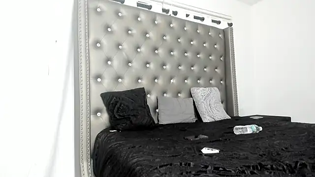 Snapshot of SashaMalone chatting on 01.09.25 SashaMalone online show from 01.09.25