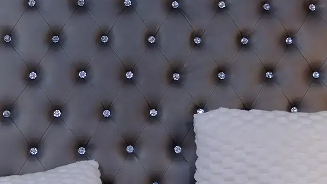 Snapshot of IsabelleEthan chatting on 02.10.25 IsabelleEthan online show from 02.10.25