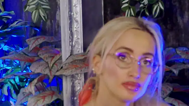 Snapshot of IsabelleEthan chatting on 02.24.25 IsabelleEthan online show from 02.24.25