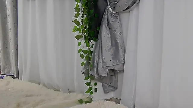 Snapshot of IsabelleEthan chatting on 10.17.25 IsabelleEthan online show from 10.17.25