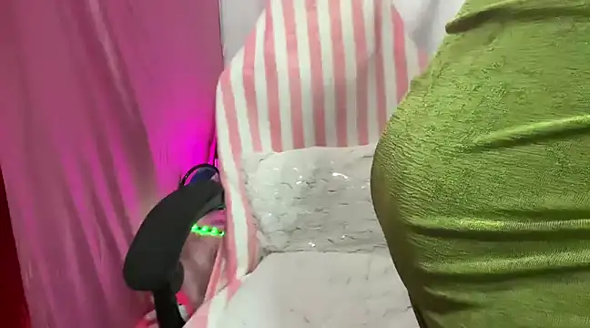 Queen Angelena online show from 02.22.25