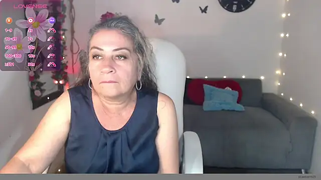 Snapshot of stepmother_105 chatting on 01.09.25 stepmother 105 online show from 01.09.25