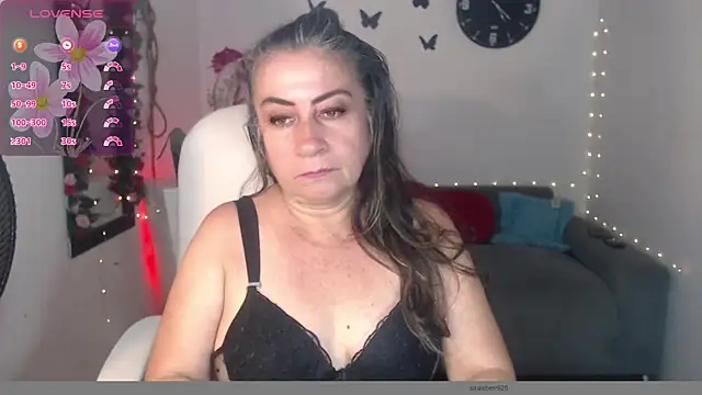 Snapshot of stepmother_105 chatting on 01.14.25 stepmother 105 online show from 01.14.25