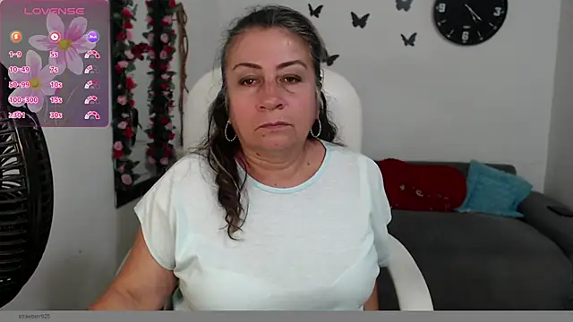 Snapshot of stepmother_105 chatting on 01.23.25 stepmother 105 online show from 01.23.25