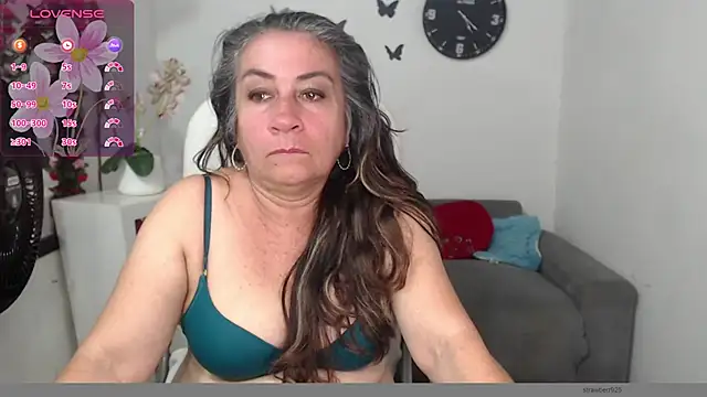 Snapshot of stepmother_105 chatting on 03.11.25 stepmother 105 online show from 03.11.25