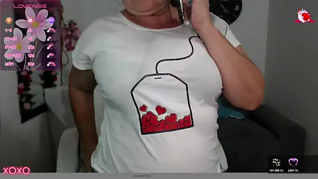 Snapshot of stepmother_105 chatting on 03.22.25 stepmother 105 online show from 03.22.25