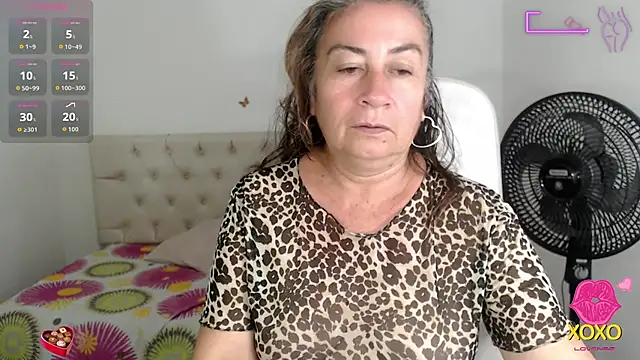 Snapshot of stepmother_105 chatting on 09.13.25 stepmother 105 online show from 09.13.25