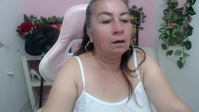 Snapshot of stepmother_105 chatting on 09.15.25 stepmother 105 online show from 09.15.25