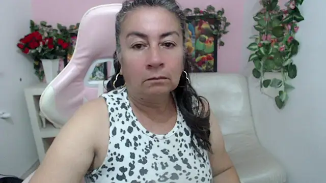 Snapshot of stepmother_105 chatting on 09.17.25 stepmother 105 online show from 09.17.25