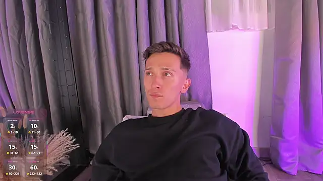 Snapshot of Thiago_jones chatting on 10.24.25 Thiago jones online show from 10.24.25