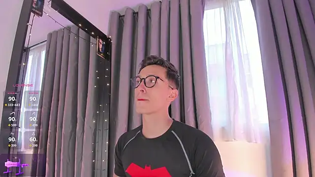 Snapshot of Thiago_jones chatting on 11.04.25 Thiago jones online show from 11.04.25