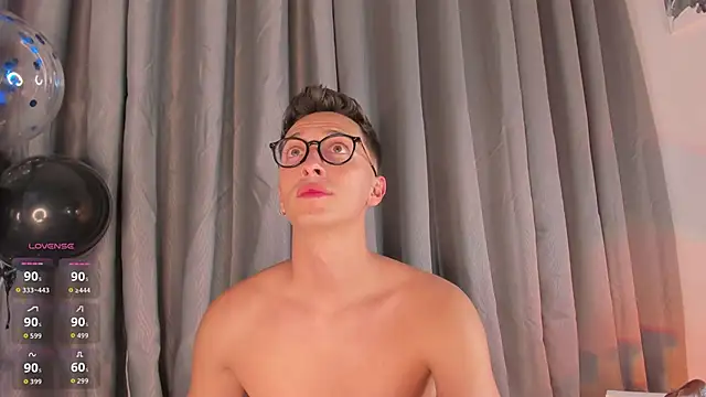 Snapshot of Thiago_jones chatting on 11.21.25 Thiago jones online show from 11.21.25