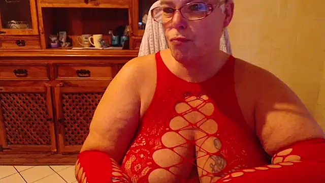 MISS LINDAH online show from 02.04.26