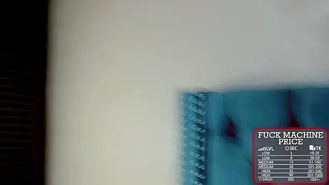 Snapshot of Imannejulienne chatting on 10.31.25 Imannejulienne online show from 10.31.25