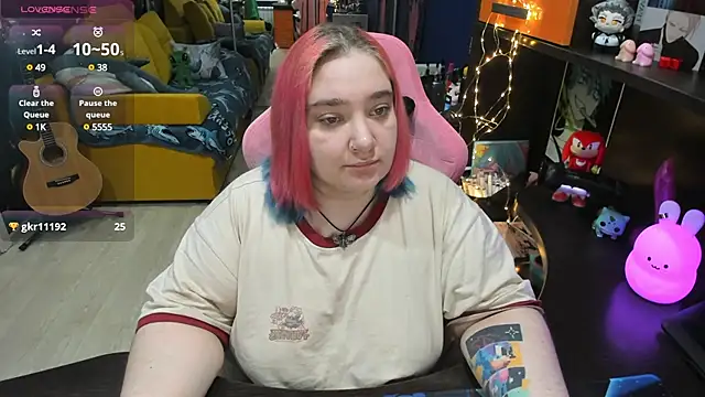 Softie Sofy online show from 02.14.25