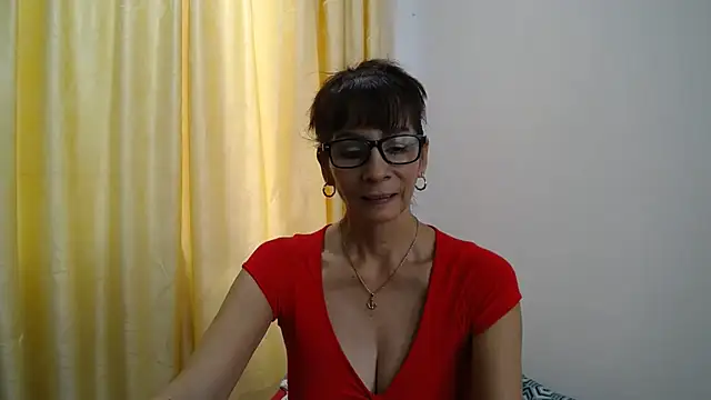 Snapshot of mommysexy16 chatting on 10.27.25 mommysexy16 online show from 10.27.25
