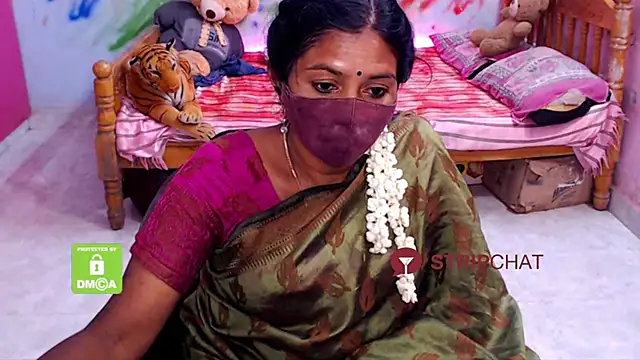 Snapshot of Novapol chatting on 01.26.25 Novapol online show from 01.26.25