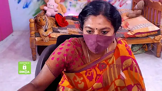 Snapshot of Novapol chatting on 03.11.25 Novapol online show from 03.11.25