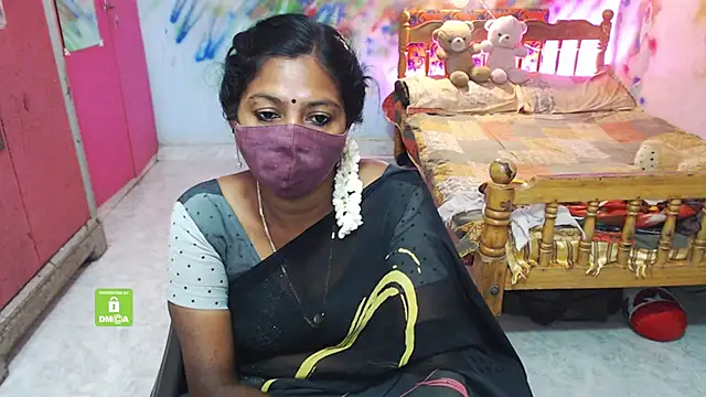 Snapshot of Novapol chatting on 11.14.25 Novapol online show from 11.14.25