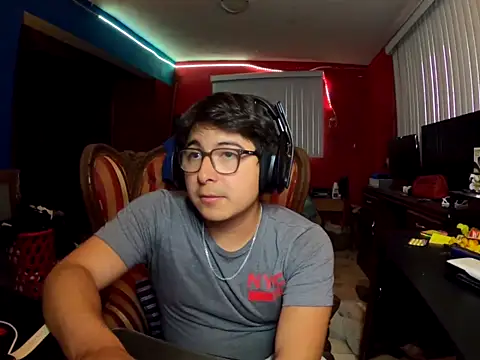 Snapshot of Nathanroberts111 chatting on 12.19.25 Nathanroberts111 online show from 12.19.25