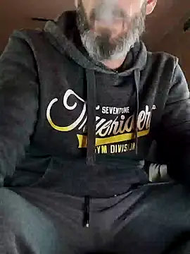 Snapshot of 207RCCam chatting on 01.12.25 207RCCam online show from 01.12.25