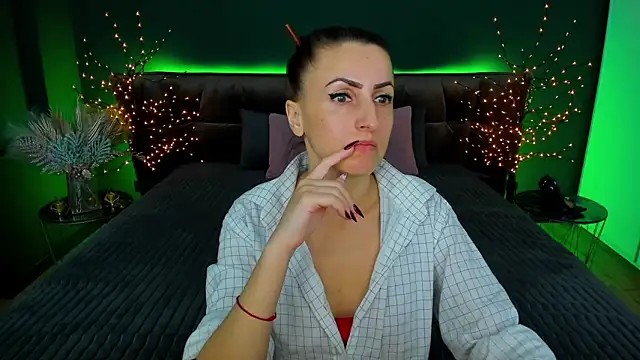 Snapshot of Rebecca_Diamond chatting on 01.29.25 Rebecca Diamond online show from 01.29.25