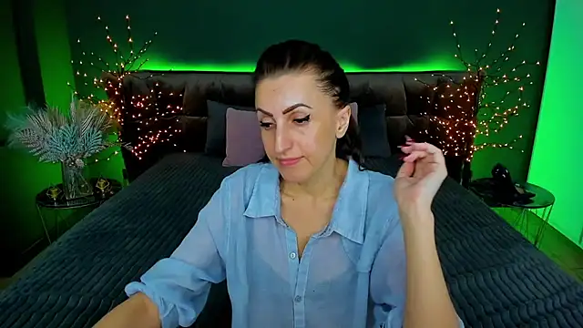 Snapshot of Rebecca_Diamond chatting on 01.30.25 Rebecca Diamond online show from 01.30.25