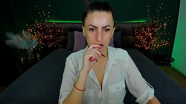 Snapshot of Rebecca_Diamond chatting on 02.05.25 Rebecca Diamond online show from 02.05.25
