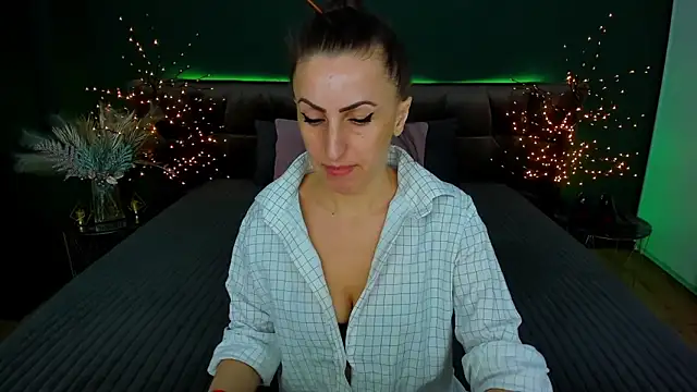 Snapshot of Rebecca_Diamond chatting on 02.06.25 Rebecca Diamond online show from 02.06.25