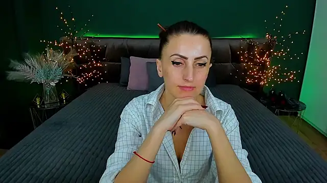 Snapshot of Rebecca_Diamond chatting on 02.06.25 Rebecca Diamond online show from 02.06.25