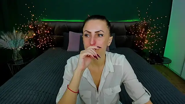Snapshot of Rebecca_Diamond chatting on 02.09.25 Rebecca Diamond online show from 02.09.25