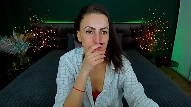 Snapshot of Rebecca_Diamond chatting on 02.12.25 Rebecca Diamond online show from 02.12.25