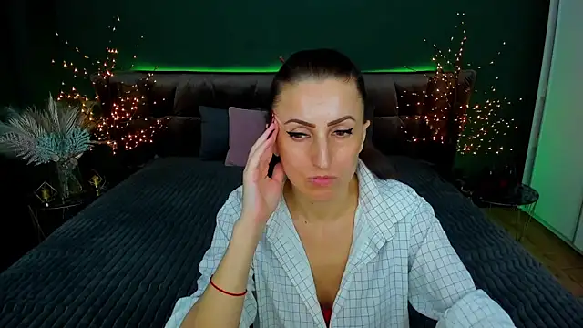 Snapshot of Rebecca_Diamond chatting on 02.16.25 Rebecca Diamond online show from 02.16.25