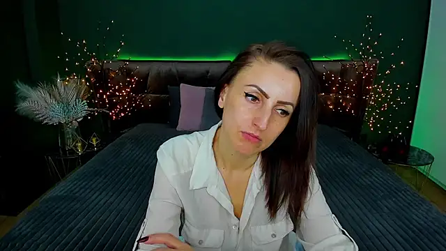 Snapshot of Rebecca_Diamond chatting on 02.17.25 Rebecca Diamond online show from 02.17.25