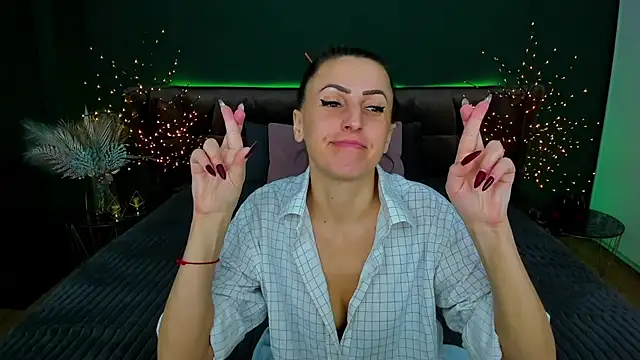 Snapshot of Rebecca_Diamond chatting on 02.18.25 Rebecca Diamond online show from 02.18.25