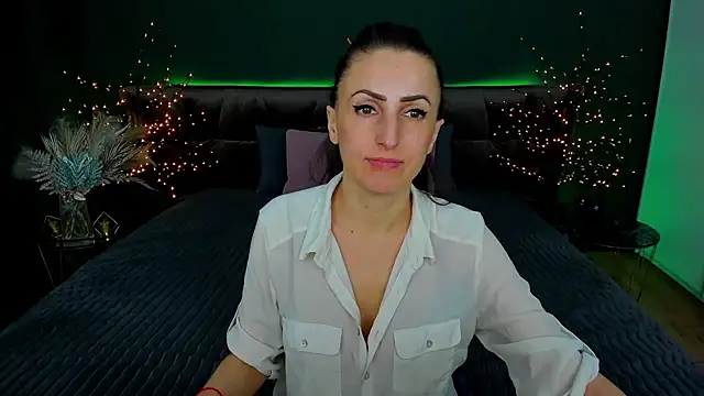Snapshot of Rebecca_Diamond chatting on 02.26.25 Rebecca Diamond online show from 02.26.25