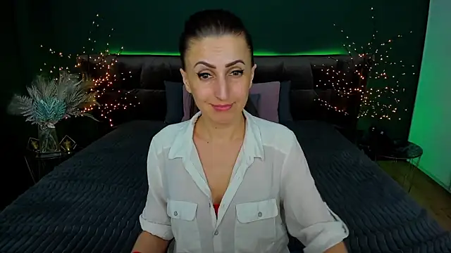 Snapshot of Rebecca_Diamond chatting on 02.26.25 Rebecca Diamond online show from 02.26.25