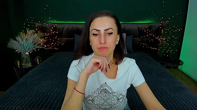 Snapshot of Rebecca_Diamond chatting on 02.27.25 Rebecca Diamond online show from 02.27.25