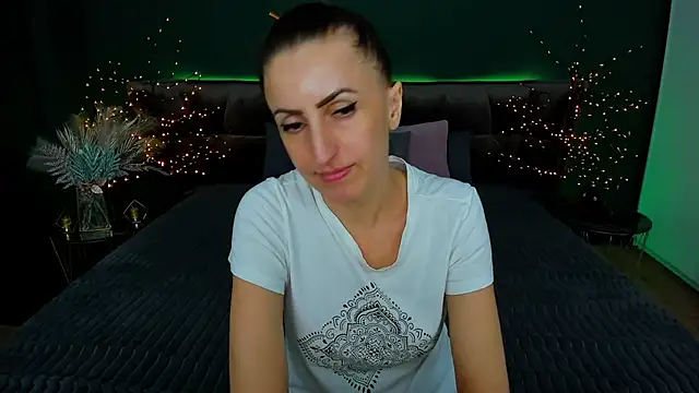 Snapshot of Rebecca_Diamond chatting on 02.27.25 Rebecca Diamond online show from 02.27.25