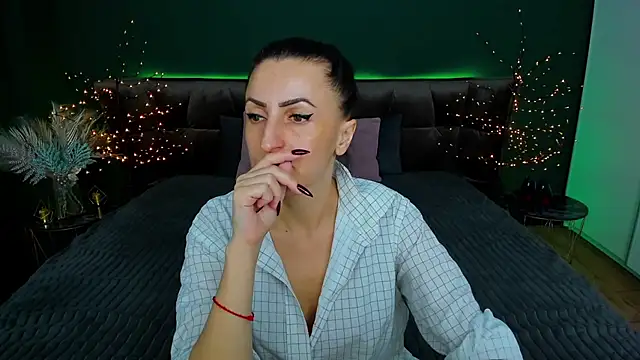 Snapshot of Rebecca_Diamond chatting on 03.05.25 Rebecca Diamond online show from 03.05.25