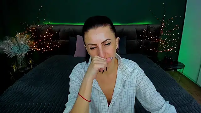 Snapshot of Rebecca_Diamond chatting on 03.05.25 Rebecca Diamond online show from 03.05.25
