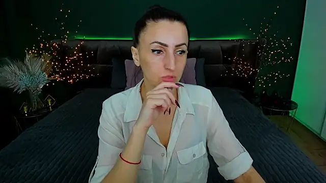 Snapshot of Rebecca_Diamond chatting on 03.06.25 Rebecca Diamond online show from 03.06.25