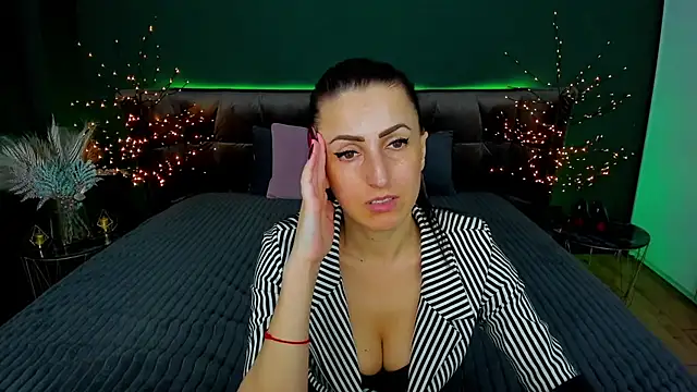 Snapshot of Rebecca_Diamond chatting on 03.18.25 Rebecca Diamond online show from 03.18.25