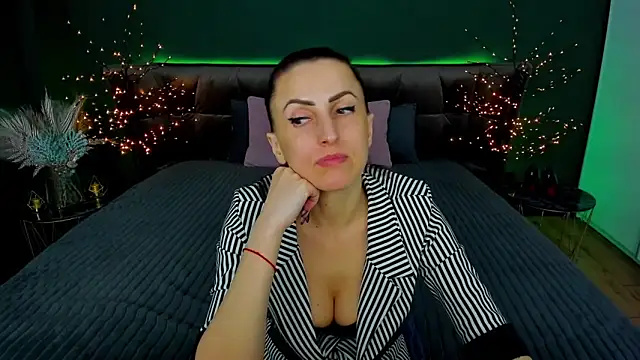 Snapshot of Rebecca_Diamond chatting on 03.18.25 Rebecca Diamond online show from 03.18.25