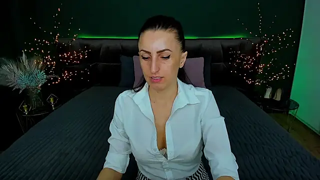 Snapshot of Rebecca_Diamond chatting on 03.19.25 Rebecca Diamond online show from 03.19.25