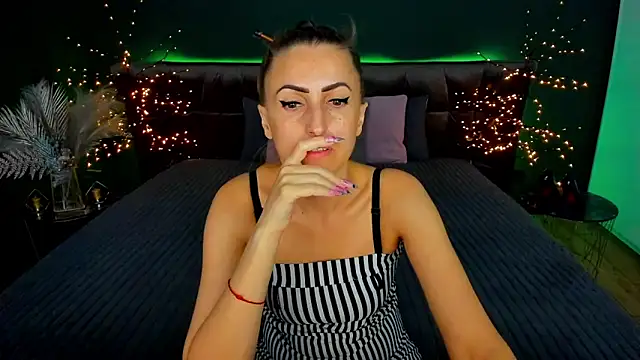 Snapshot of Rebecca_Diamond chatting on 09.16.25 Rebecca Diamond online show from 09.16.25