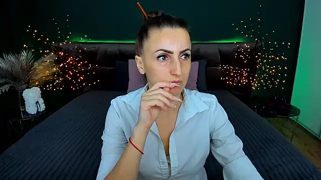 Rebecca Diamond online show from 12.02.25