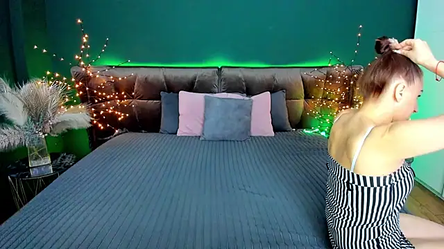 Rebecca Diamond online show from 03.17.26