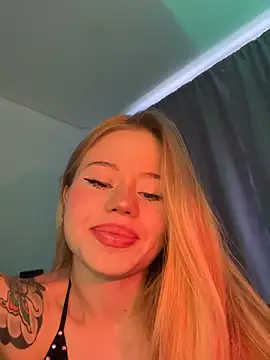 curchez  online show from 12.31.24