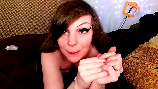 GamerGirlRoxyAndLee online show from 01.04.25